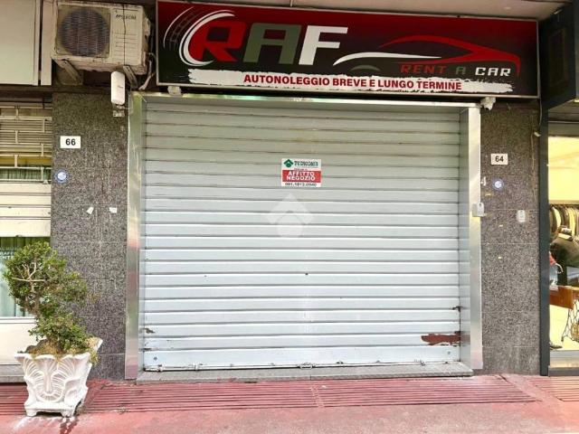Locale Commerciale in affitto a Casavatore, Campania
