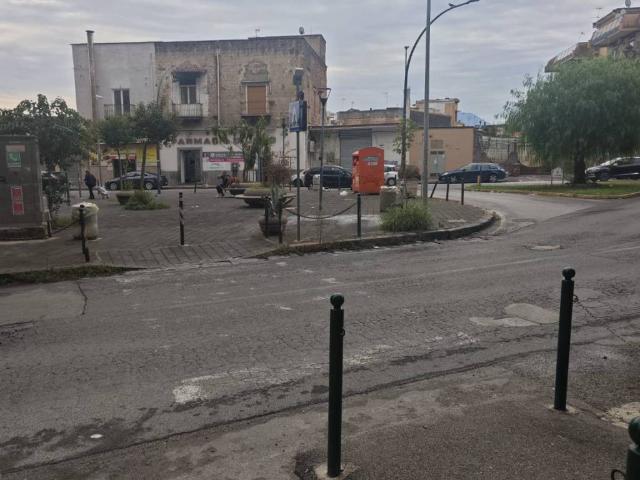 Locale Commerciale in affitto a Casavatore, Campania