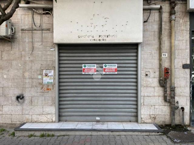 Locale Commerciale in affitto a Casavatore, Campania