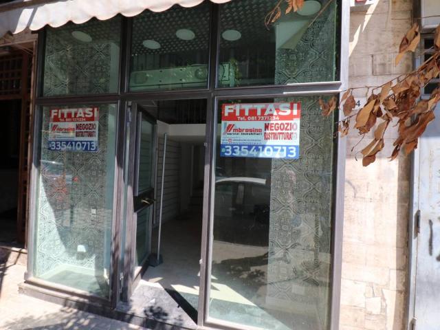 Locale Commerciale in affitto a Casavatore, Campania