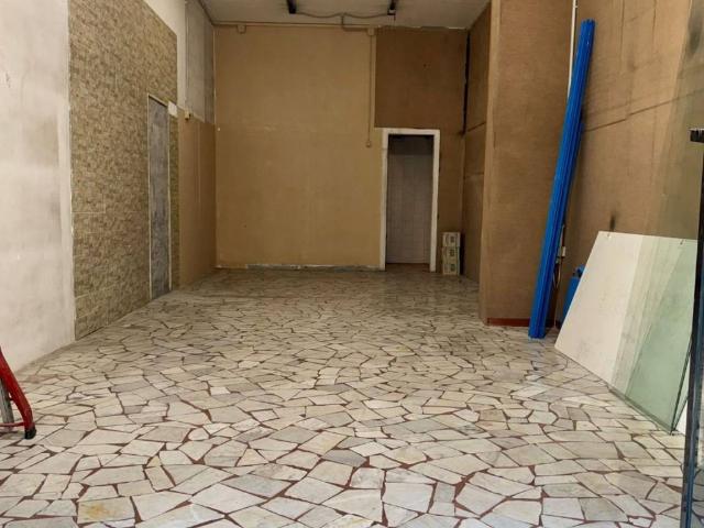 Locale Commerciale in affitto a Casavatore, Campania