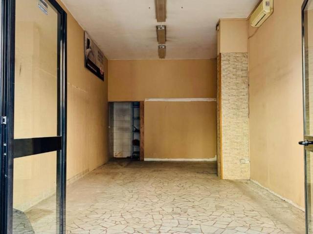 Locale Commerciale in affitto a Casavatore, Campania