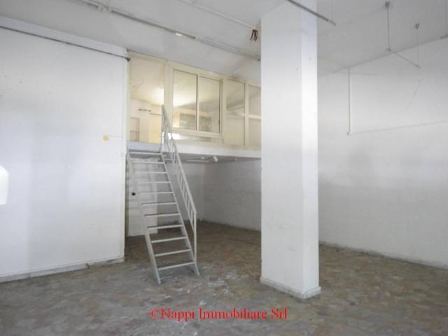 Locale Commerciale in affitto a Casavatore, Campania
