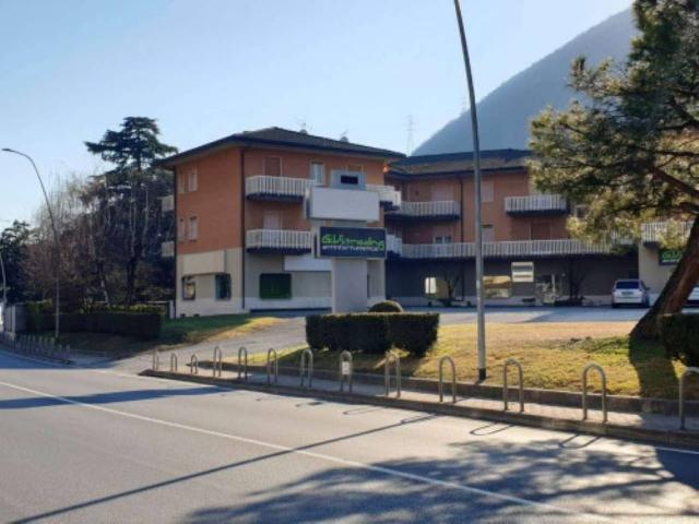 Locale Commerciale in affitto a Colognola, Casazza