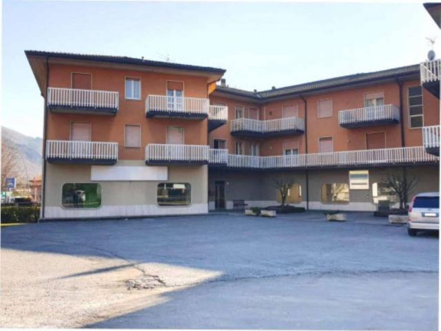 Locale Commerciale in affitto a Colognola, Casazza