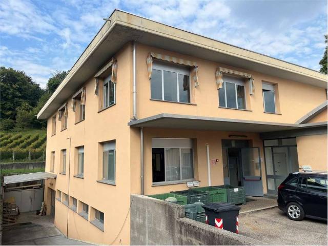 Locale Commerciale in affitto a Casciago, Lombardia