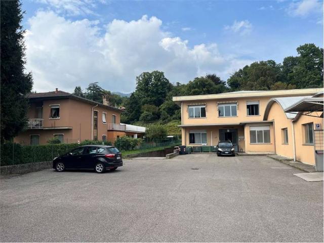 Locale Commerciale in affitto a Casciago, Lombardia