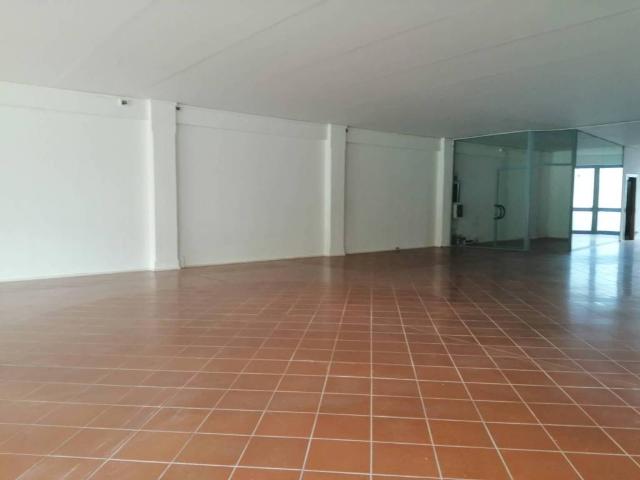 Locale Commerciale in affitto a Casciana Terme Lari, Perignano