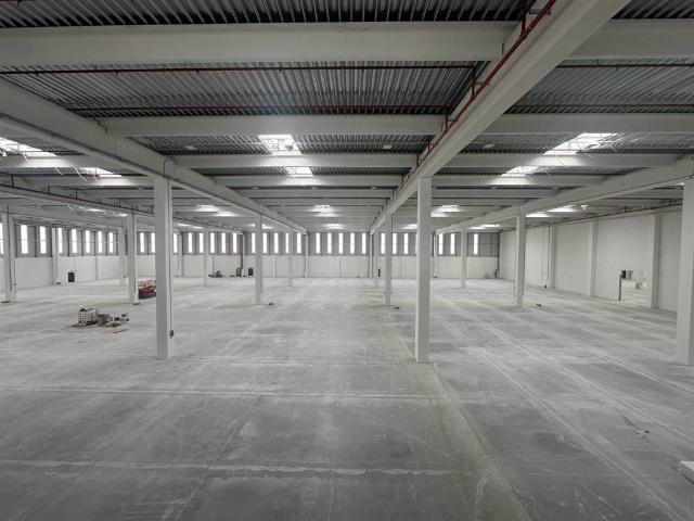 Locale Commerciale in affitto a Le Melorie, Ponsacco