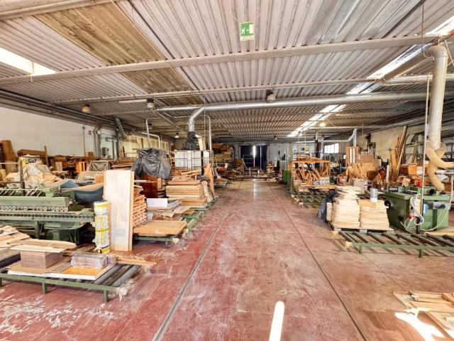 Locale Commerciale in affitto a Casciana Terme Lari, Perignano
