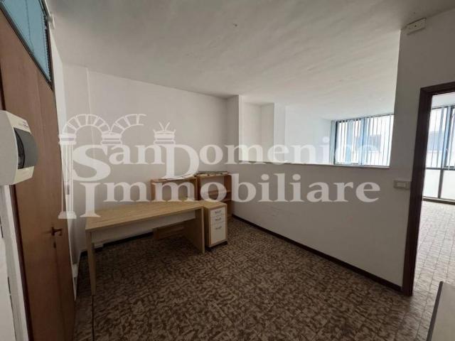 Locale Commerciale in affitto a Navacchio, Cascina