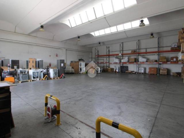 Locale Commerciale in affitto a Marciana, Cascina