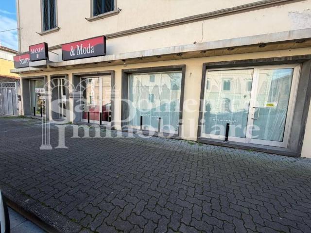 Locale Commerciale in affitto a Navacchio, Cascina