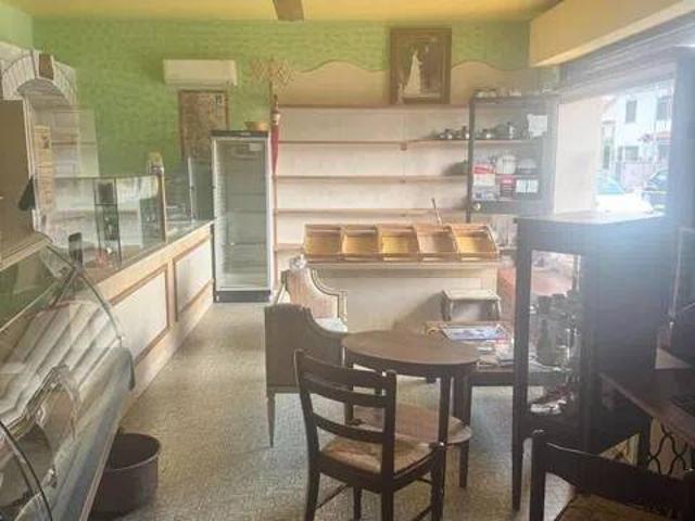 Locale Commerciale in affitto a Casciavola, Cascina