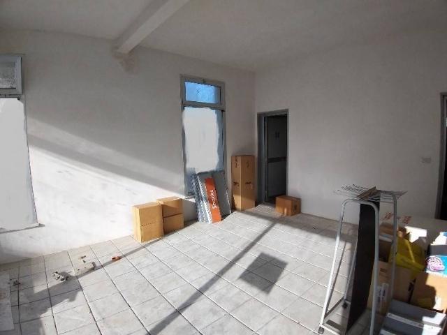 Locale Commerciale in affitto a Navacchio, Cascina