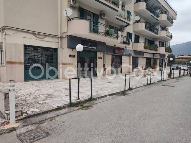 Locale Commerciale in affitto a Caserta, Campania