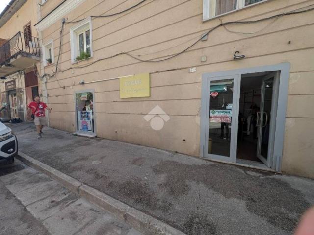 Locale Commerciale in affitto a Acquaviva, Caserta