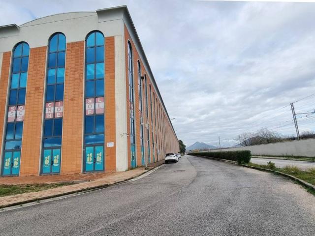 Locale Commerciale in affitto a San Clemente, Caserta