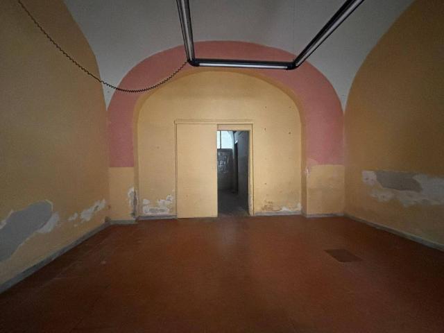 Locale Commerciale in affitto a Caserta, Campania