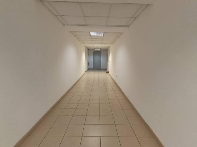 Locale Commerciale in affitto a San Benedetto, Caserta