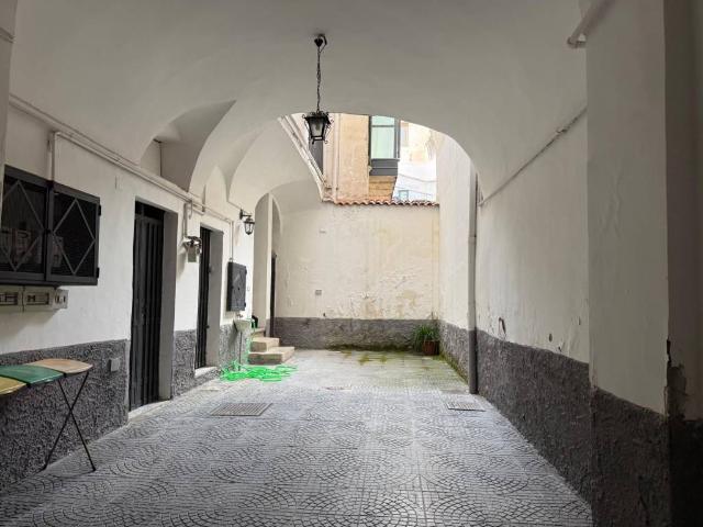 Locale Commerciale in affitto a Centro Storico, Caserta