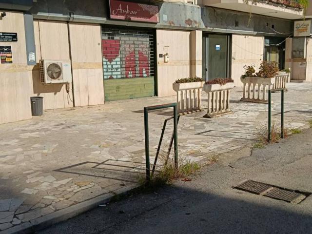 Locale Commerciale in affitto a Caserta, Campania