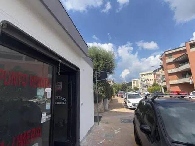 Locale Commerciale in affitto a Caserta