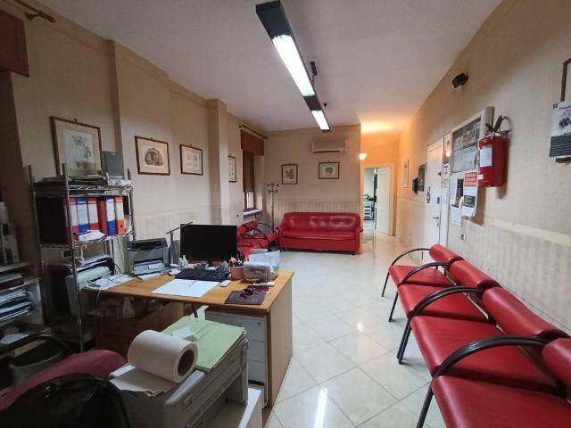 Locale Commerciale in affitto a Acquaviva, Caserta