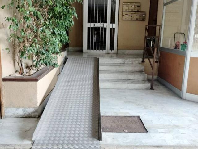 Locale Commerciale in affitto a Casolla, Caserta