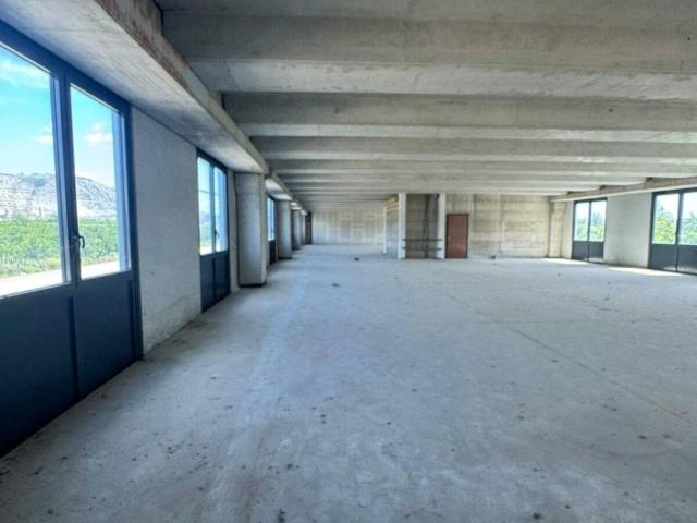 Locale Commerciale in affitto a San Benedetto, Caserta