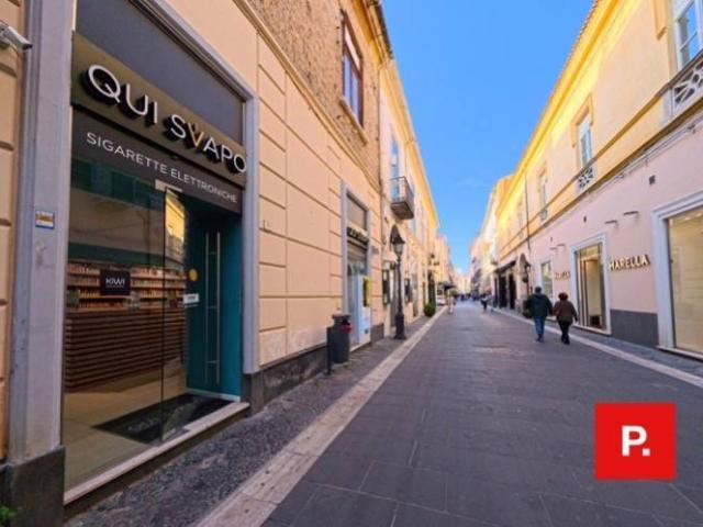 Locale Commerciale in affitto a Centro Storico, Caserta