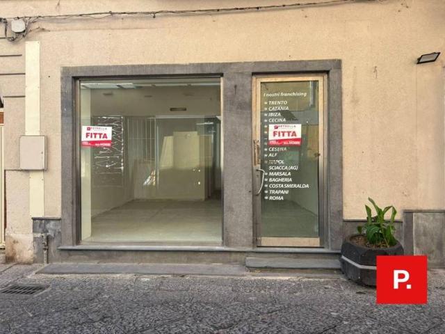 Locale Commerciale in affitto a Centro Storico, Caserta