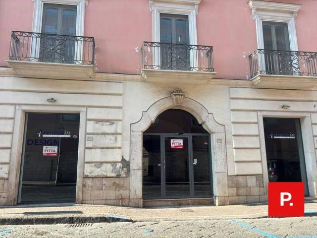 Locale Commerciale in affitto a Centro Storico, Caserta