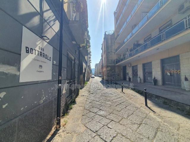 Locale Commerciale in affitto a Centro Storico, Caserta