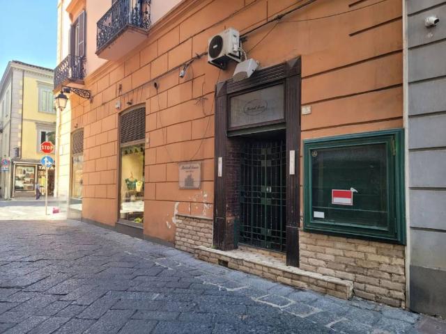 Locale Commerciale in affitto a Centro Storico, Caserta