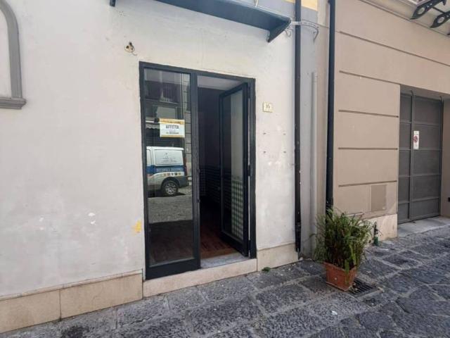 Locale Commerciale in affitto a Centro Storico, Caserta