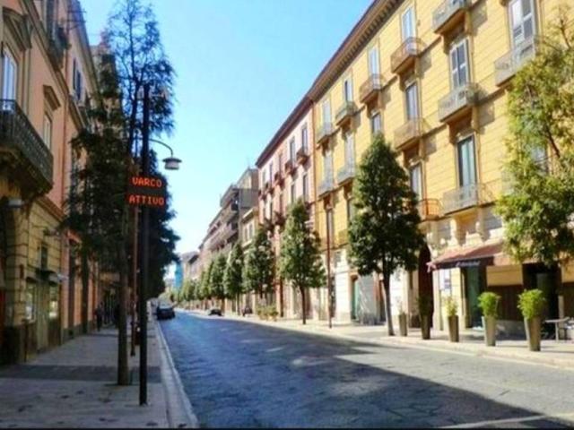 Locale Commerciale in affitto a Centro Storico, Caserta
