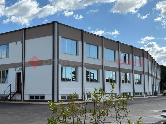 Locale Commerciale in affitto a San Benedetto, Caserta