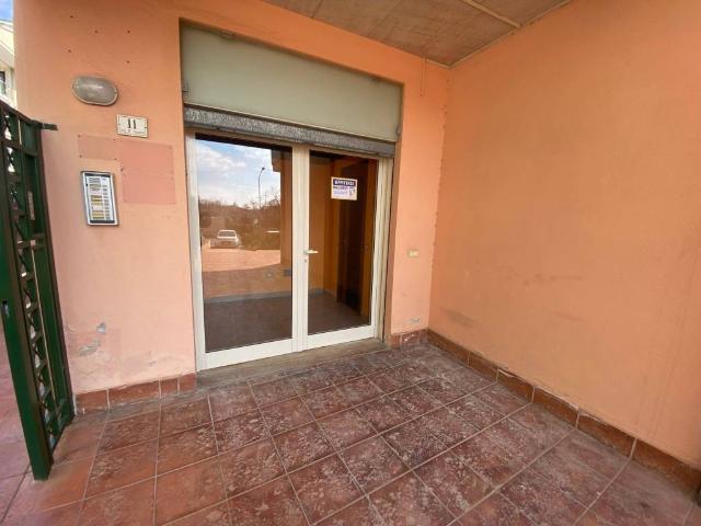 Locale Commerciale in affitto a Caserta, Campania