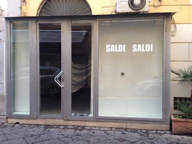 Locale Commerciale in affitto a Centro Storico, Caserta