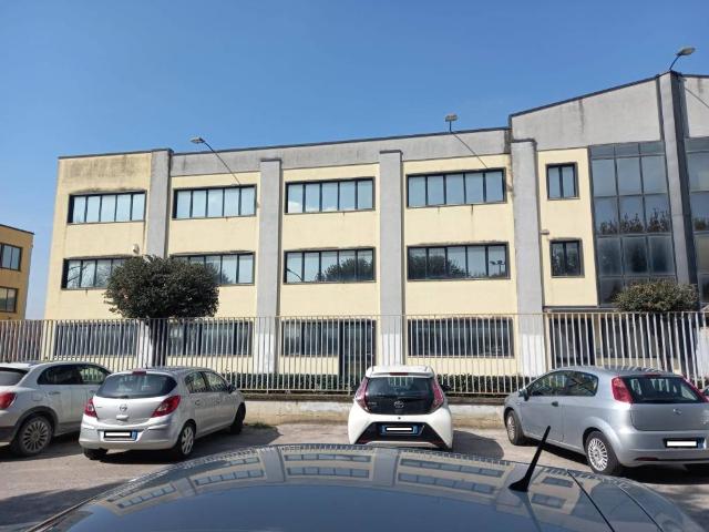 Locale Commerciale in affitto a Centro Storico, Caserta