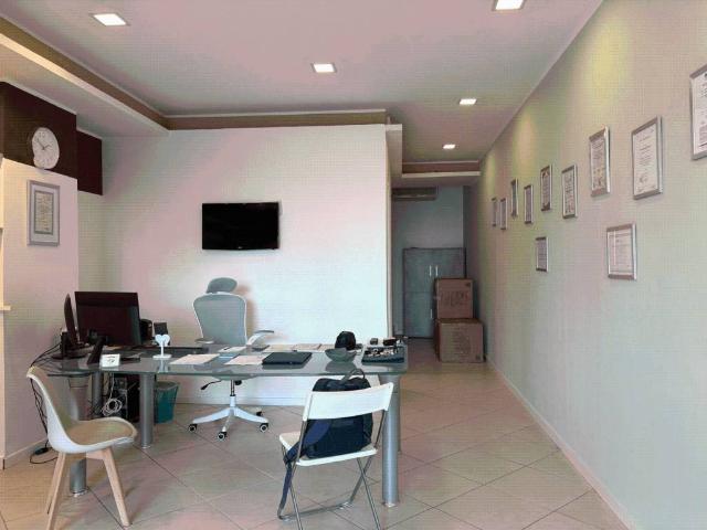 Locale Commerciale in affitto a Petrarelle, Caserta