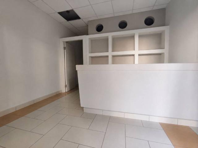 Locale Commerciale in affitto a Caserta, Campania