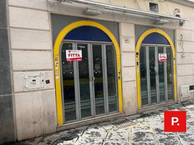 Locale Commerciale in affitto a Centro Storico, Caserta