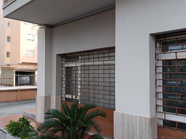 Locale Commerciale in affitto a Centro Storico, Caserta