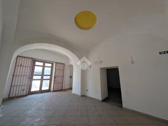 Locale Commerciale in affitto a Caserta, Campania