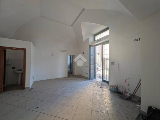 Locale Commerciale in affitto a Caserta, Campania