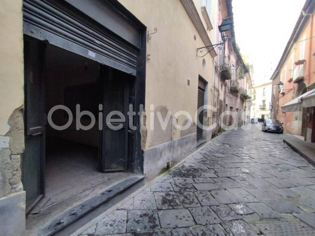 Locale Commerciale in affitto a Centro Storico, Caserta