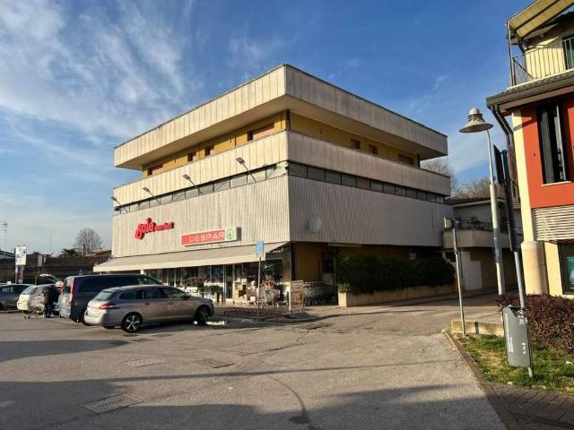 Locale Commerciale in vendita a Casier, Dosson