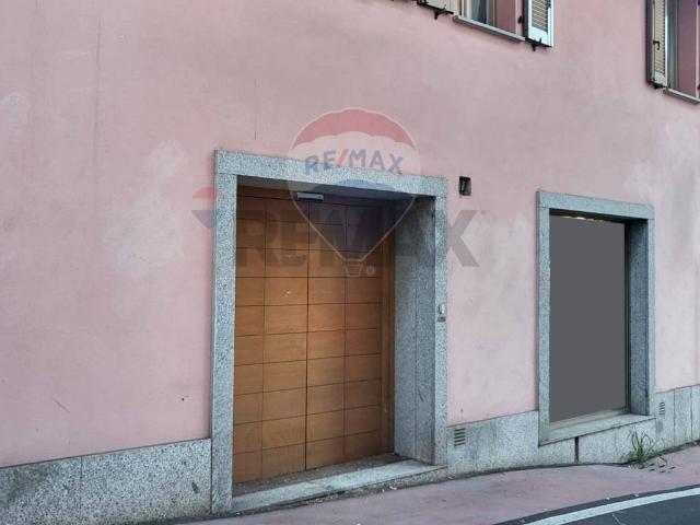 Locale Commerciale in affitto a Casnate con Bernate, Casnate